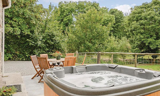 Holiday Cottages With Hot Tubs Hot Tub Holidays Hoseasons