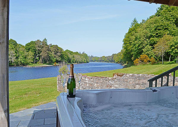 Luxury cottages with hot tubs